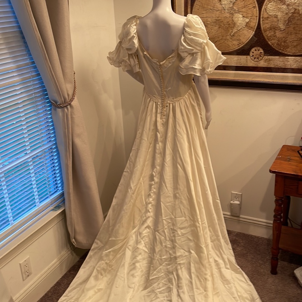 VINTAGE LONG WEDDING DRESS CREAM SIZE 18 $125 firm - Picture 5 of 16